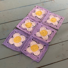 Load image into Gallery viewer, Crochet Pattern for Daisy Flower Beach Bag-Crafting Patterns-EKA