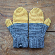 Load image into Gallery viewer, Dip Dye Ombre Mittens-Mittens-EKA
