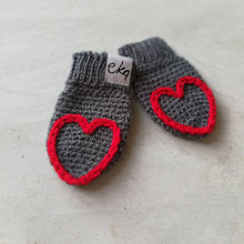 Load image into Gallery viewer, Heart Tipped Mittens For Baby And Child-Mittens-EKA
